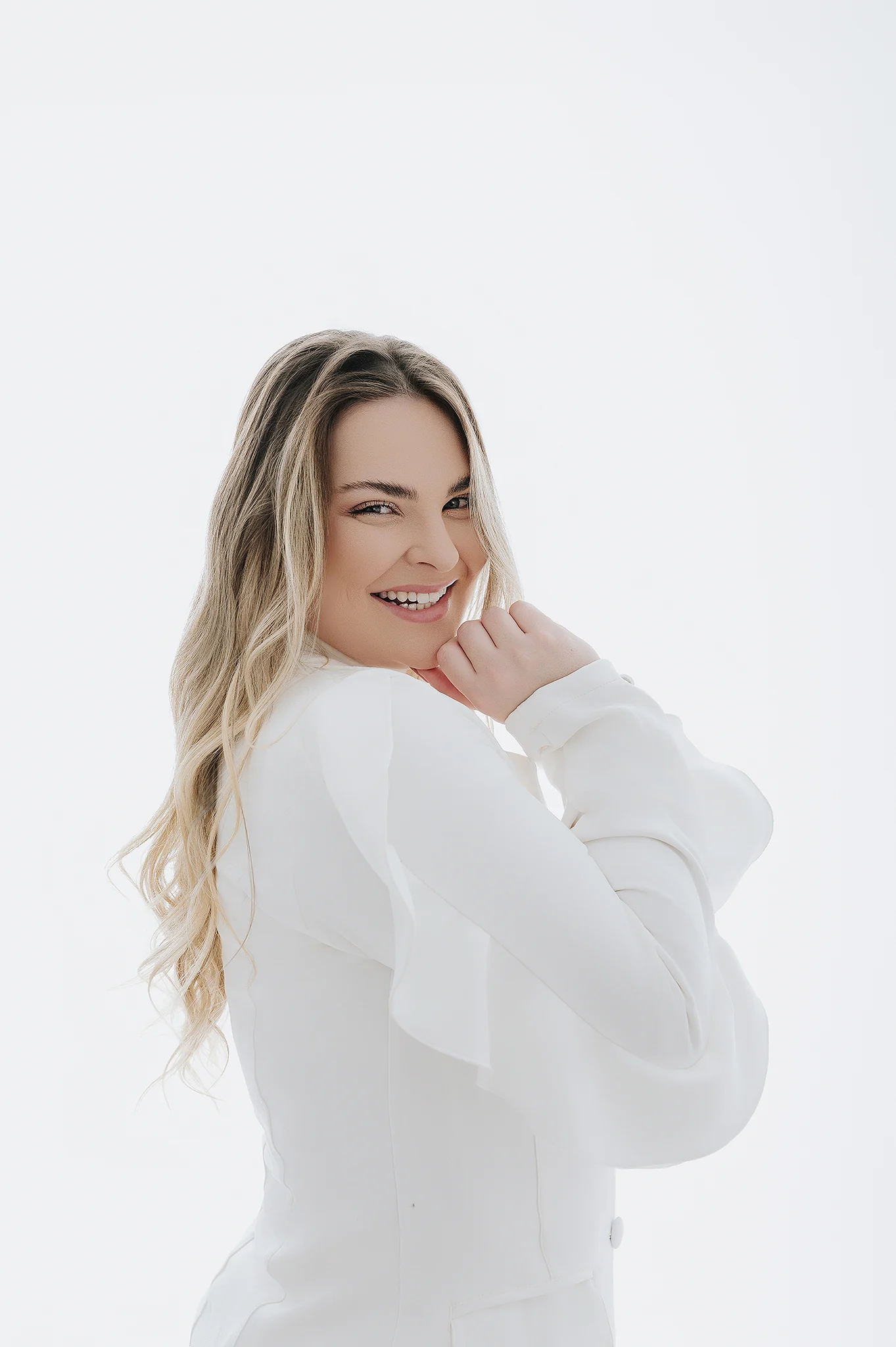 Dra. Thayane Vitorazzi sorrindo
